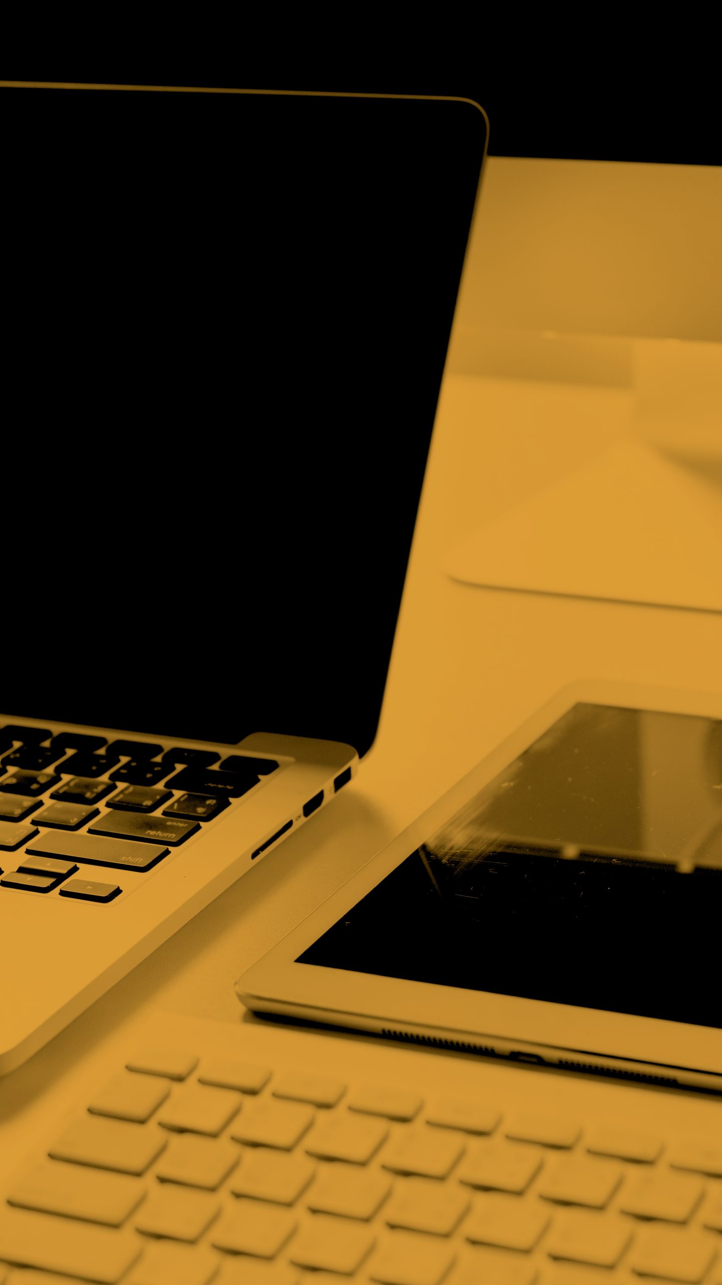 Laptop, iPad and wireless keyboard